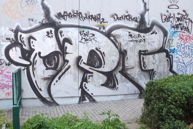 Graffiti Bombing in Leipzig - Photo by pewpew - org, leipzig