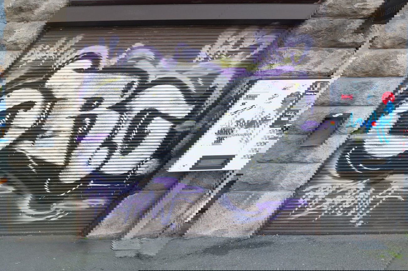 Graffiti Bombing in Leipzig - Photo by pewpew - org, slick, mies