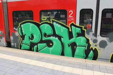 Graffiti Train in Hannover - Photo by pewpew - psk, hannover (2014)