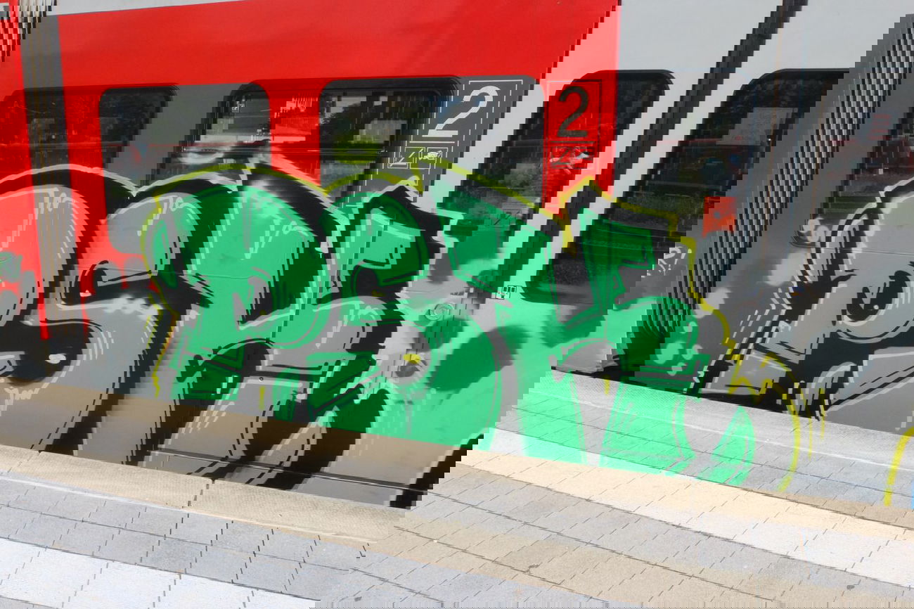 Graffiti Train in Hannover - Photo by pewpew - psk, hannover (2014)