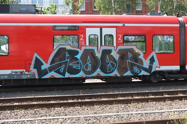 Graffiti Train in Hannover - Photo by pewpew - boob, hih, hannover (2014)