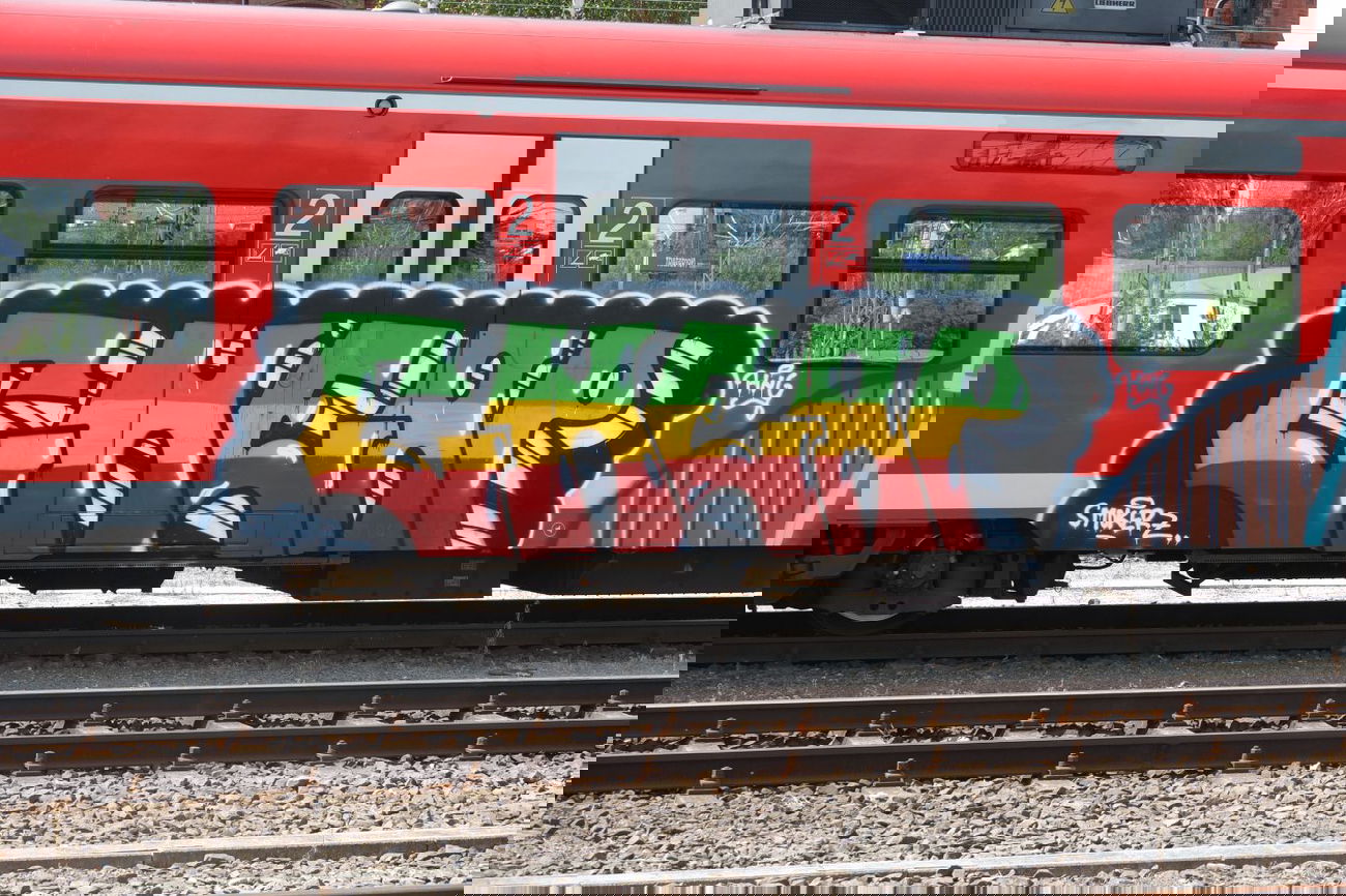Graffiti Train in Hannover - Photo by pewpew - cheap, hng, hannover (2014)