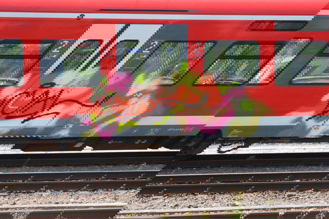 Graffiti Train in Hannover - Photo by pewpew - cyal, hannover (2014)