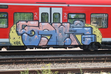 Graffiti Train in Hannover - Photo by pewpew - srh, hng, hannover (2014)