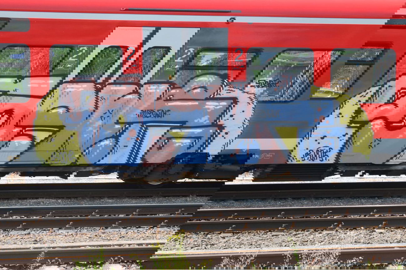 Graffiti Train in Hannover - Photo by pewpew - srh, hng, hannover (2014)