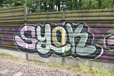 Graffiti Bombing in Hannover - Photo by pewpew - sioc, syok, hannover