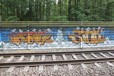 Graffiti Bombing in Hannover - Photo by pewpew - uk, tony, sioc