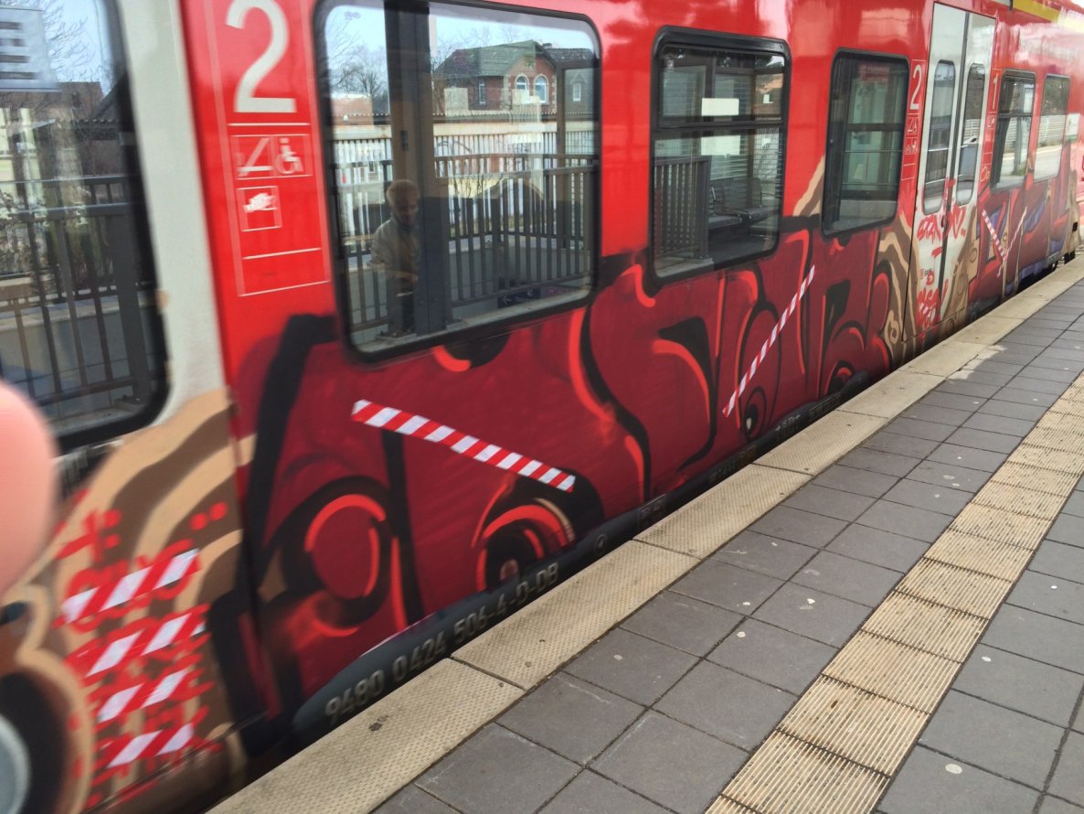 Graffiti Train in Hannover - Photo by pewpew (2015)