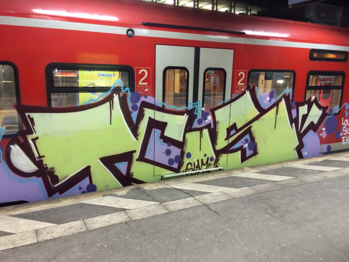 Graffiti Train in Hannover - Photo by pewpew - Tcs, loui, ekoe (2015)