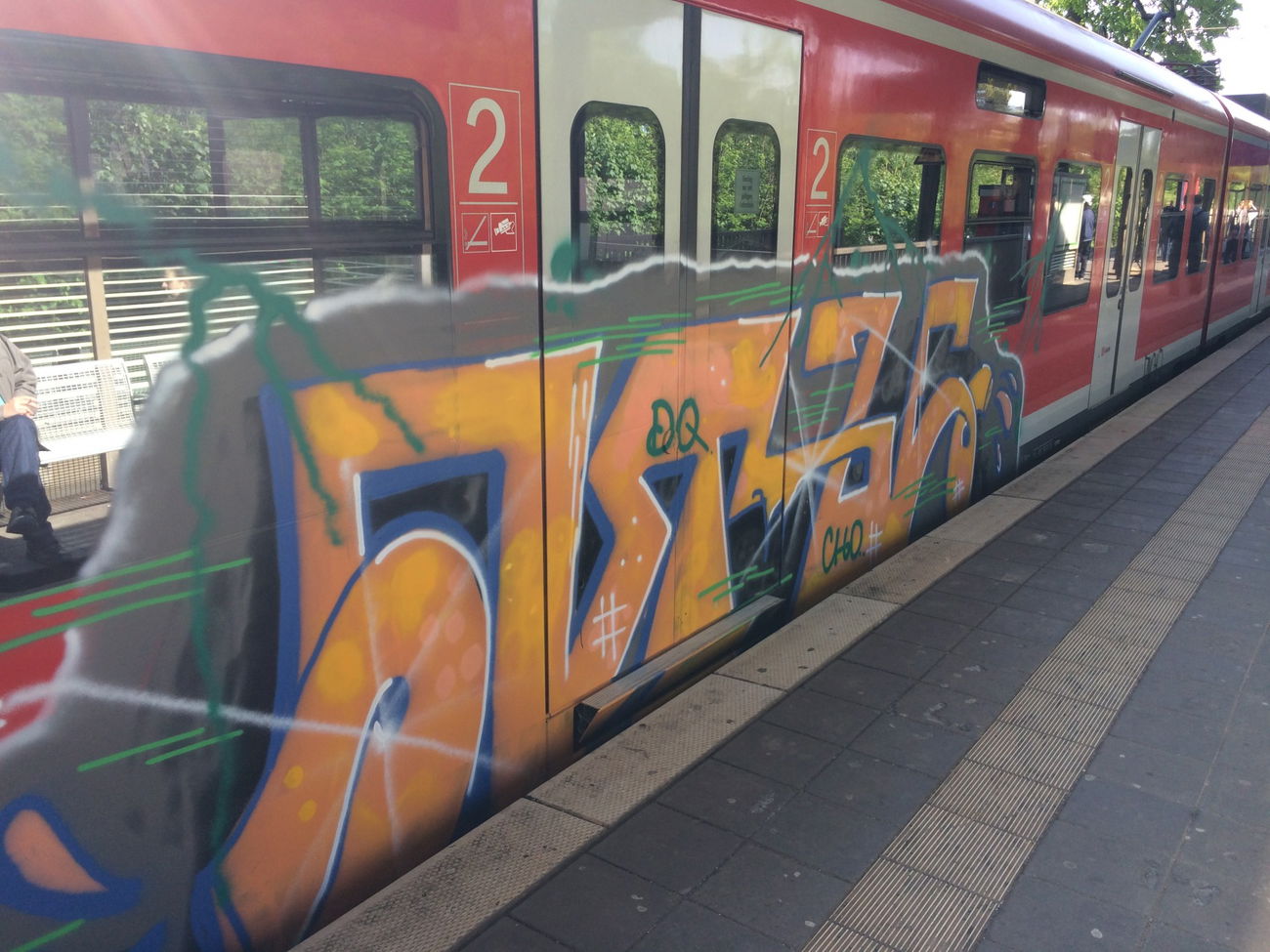 Graffiti Train in Hannover - Photo by pewpew - dq, cho (2016)