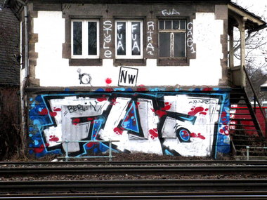 Graffiti Bombing - Photo by pfeife - fua (2013)