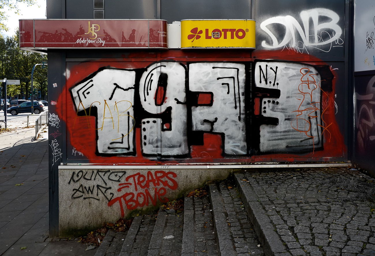 Graffiti Bombing - Photo by pilotpirx - hamburg, germany, urban