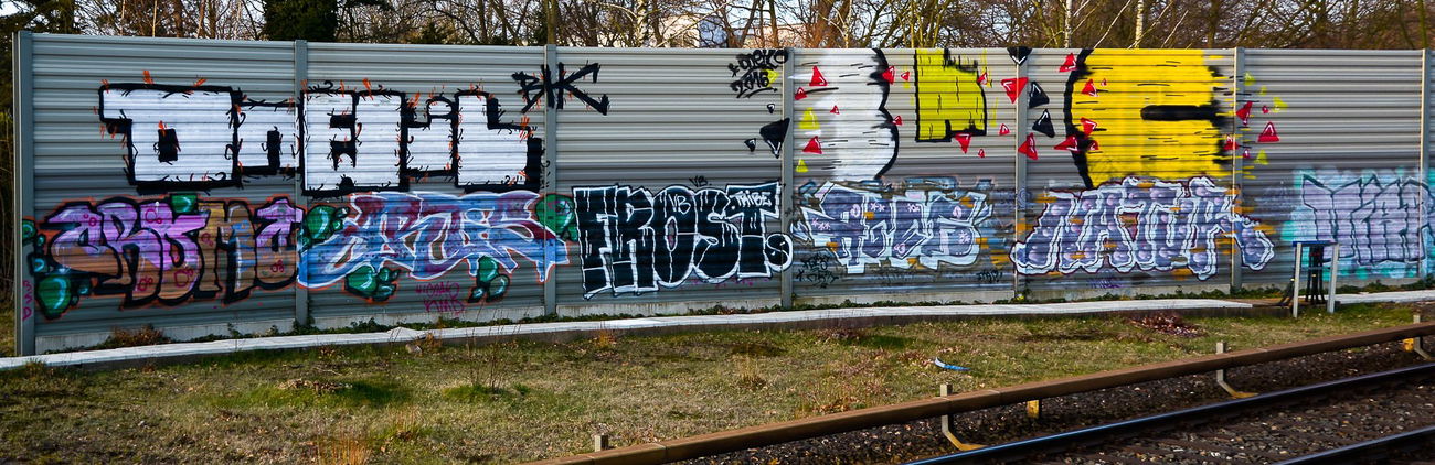 Graffiti Bombing - Photo by pilotpirx - bhccrew, bhc, frost