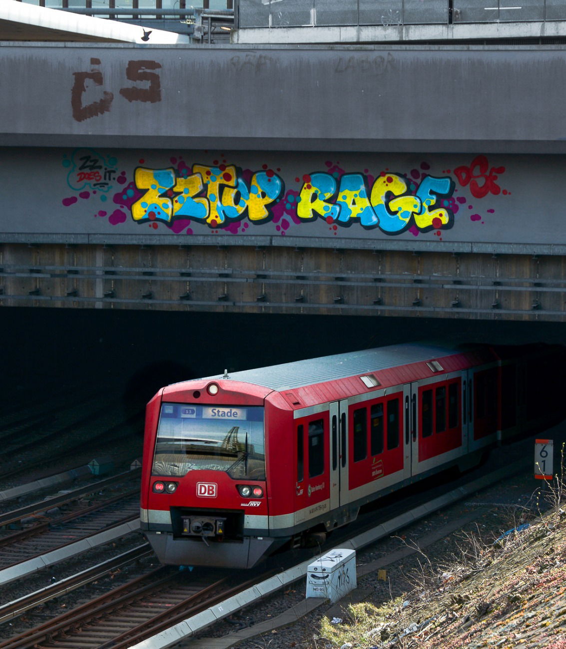 Graffiti Bombing - Photo by pilotpirx - zztop, rage, hamburg