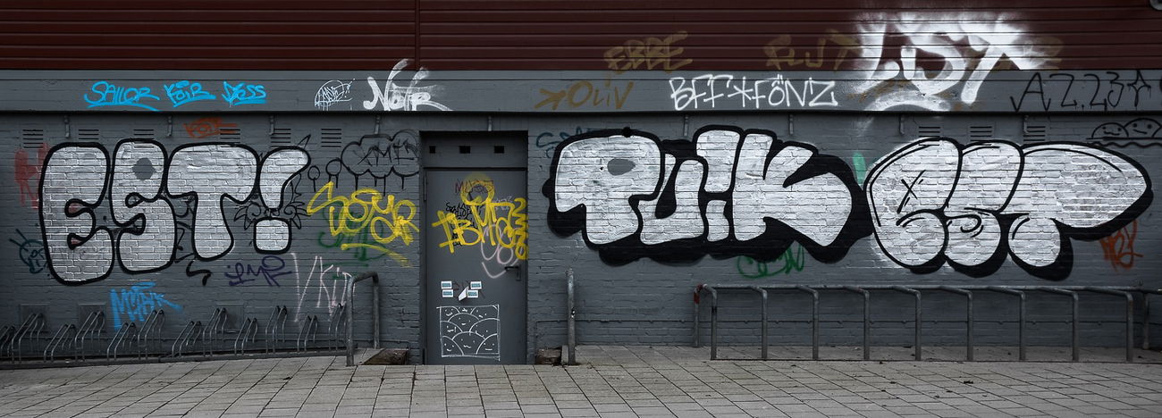 Graffiti Bombing - Photo by pilotpirx - hamburg, germany, urban