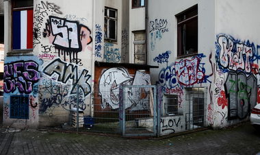 Graffiti Bombing - Photo by pilotpirx - backyard, hamburg, germany (2016)