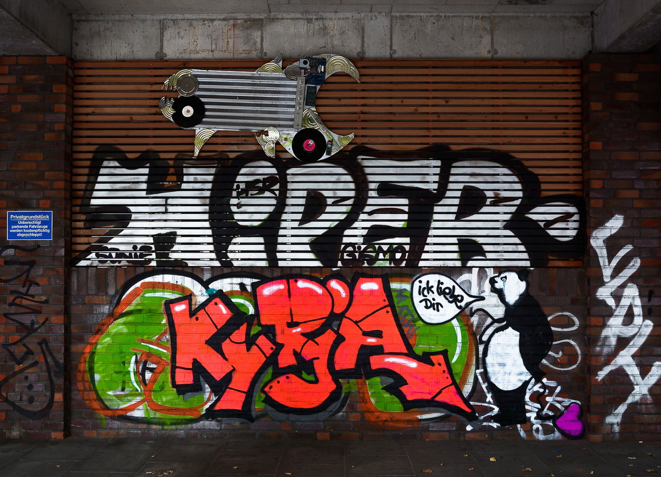 Graffiti Bombing - Photo by pilotpirx - hamburg, germany, urban