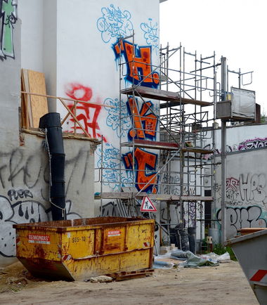 Graffiti Bombing - Photo by pilotpirx - hkc, hamburg, germany