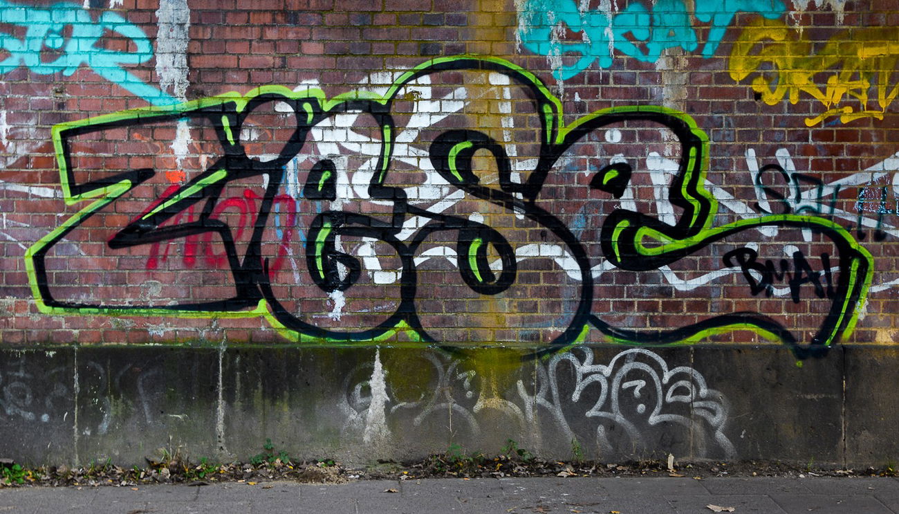 Graffiti Bombing - Photo by pilotpirx - ziese, hamburg, germany
