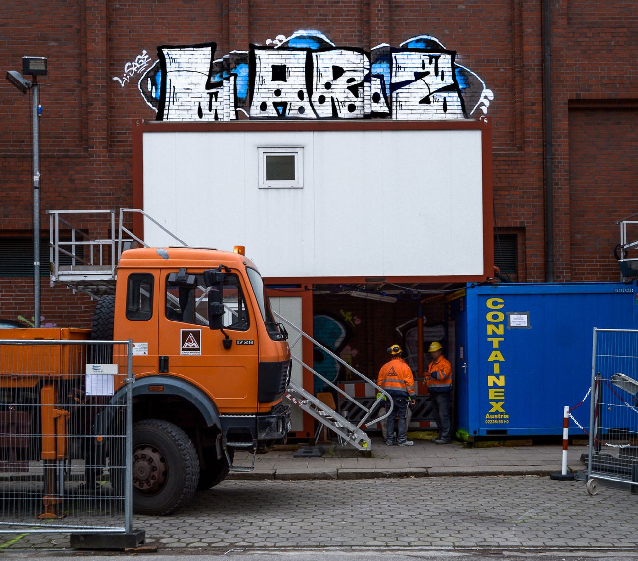 Graffiti Bombing - Photo by pilotpirx - hamburg, germany, urban (2017)