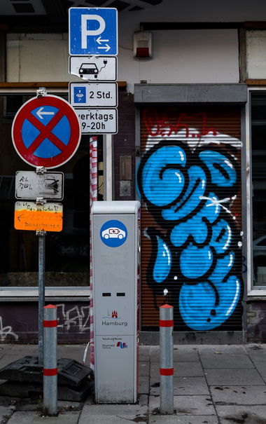 Graffiti Bombing - Photo by pilotpirx - hamburg, germany, urban