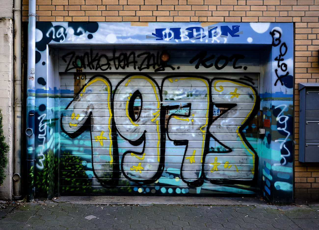 Graffiti Bombing - Photo by pilotpirx - hamburg, germany, urban