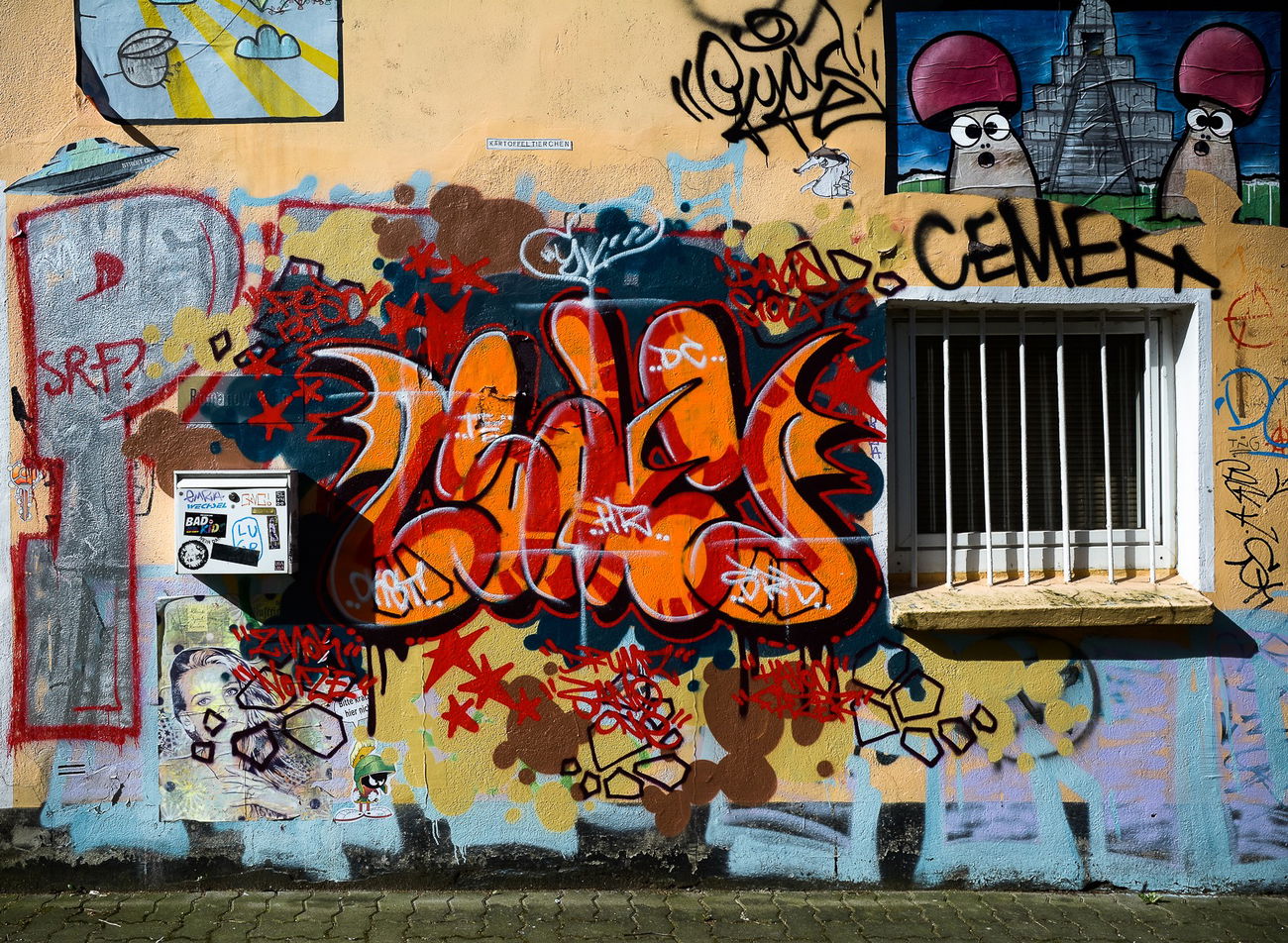 Graffiti Bombing - Photo by pilotpirx - hamburg, germany, graffiti