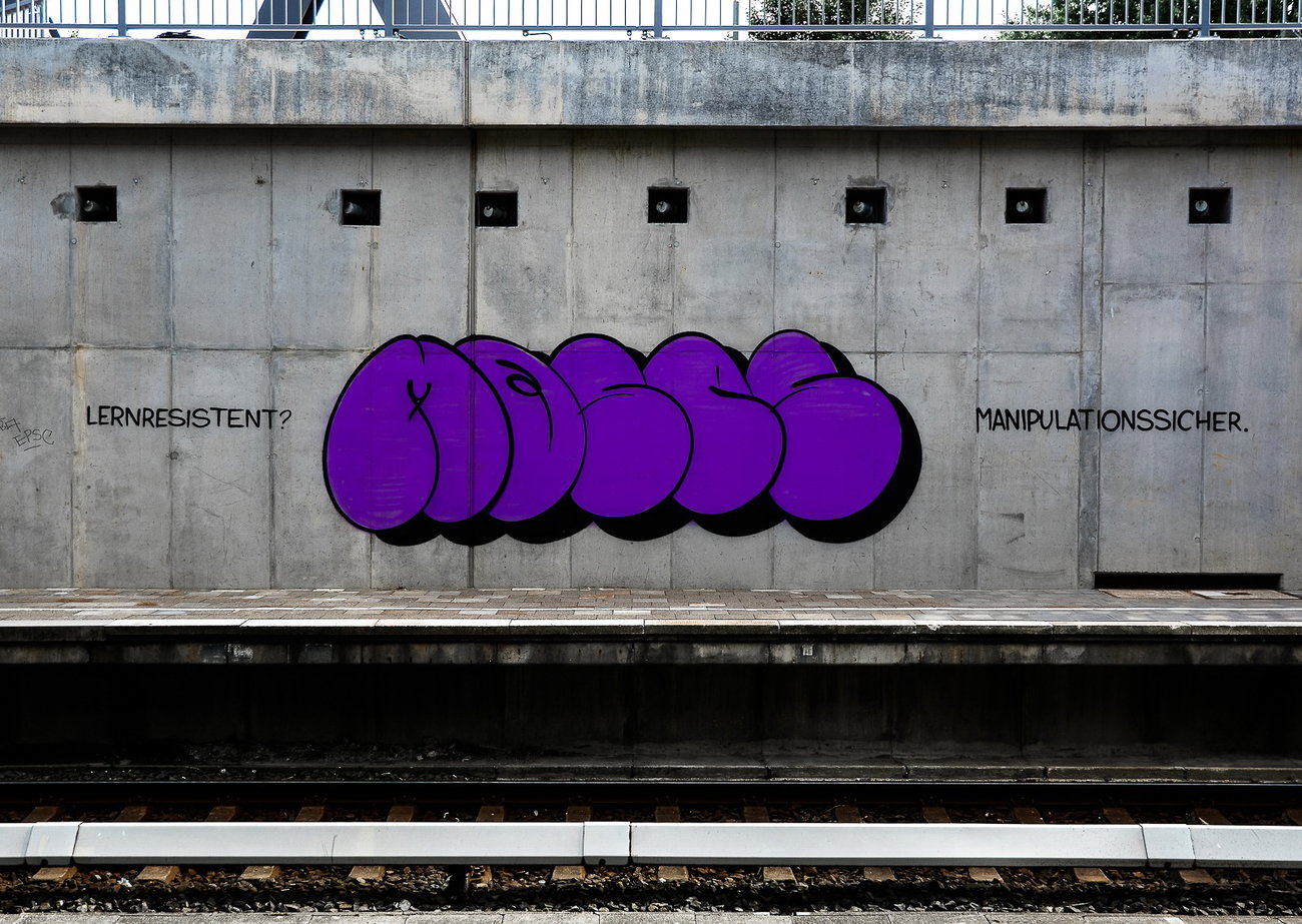 Graffiti Bombing - Photo by pilotpirx - moses, hamburg, germany (2018)