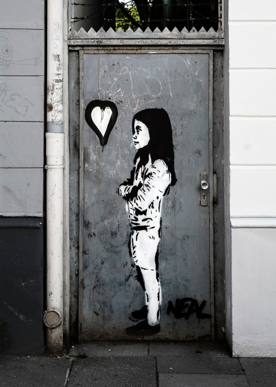Graffiti Street Art - Photo by pilotpirx - neal, stencil, girl (2017)