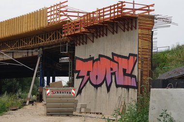 Graffiti Wall - Photo by pimmelpirat - topc, ozf, vtg (1997)