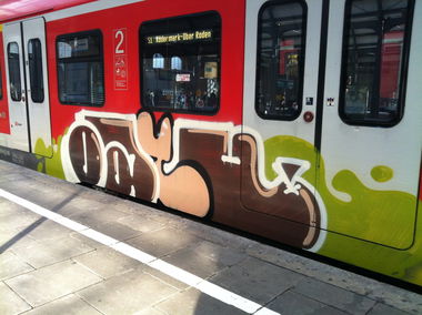 Graffiti Train - Photo by pimmelpirat