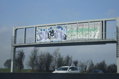 Graffiti Bombing - Photo by pimmelpirat