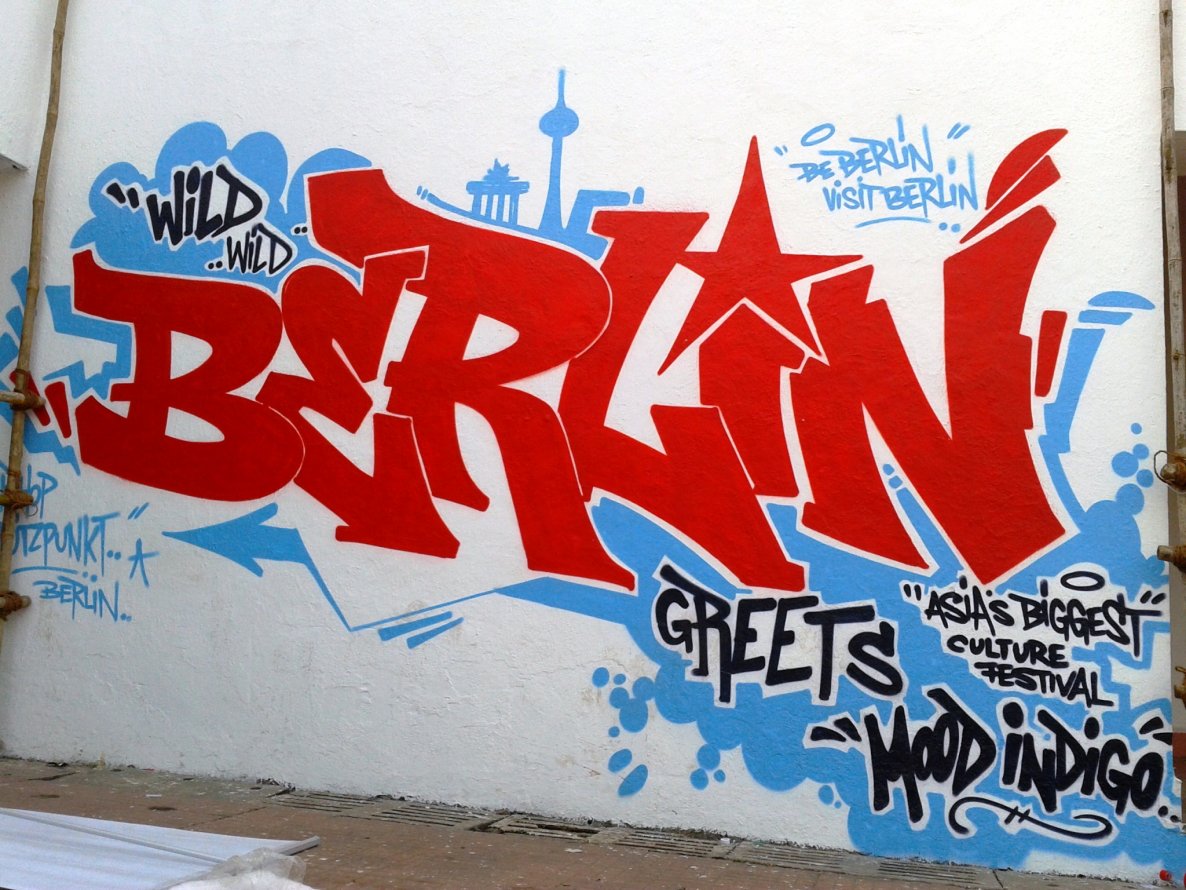 Graffiti Wall - Photo by pinkyy