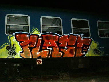 Graffiti Train in Budapest - Photo by plasticdopesme - train, budapest, color (2007)