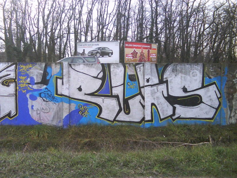 Graffiti Wall in Budapest - Photo by plasticdopesme - wall, train, line (2009)