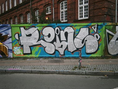 Graffiti Wall in Copenhagen - Photo by plasticdopesme - R, sck, plast (2013)