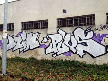 Graffiti Bombing - Photo by plusone