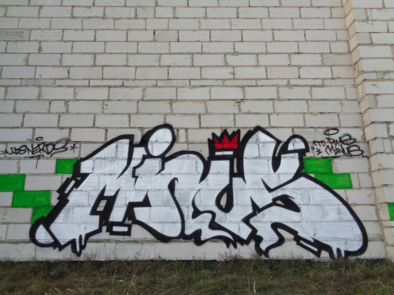 Graffiti Bombing - Photo by plusone - minus, plus, nerds (2015)