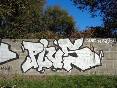 Graffiti Bombing - Photo by plusone