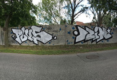 Graffiti Wall - Photo by plusone