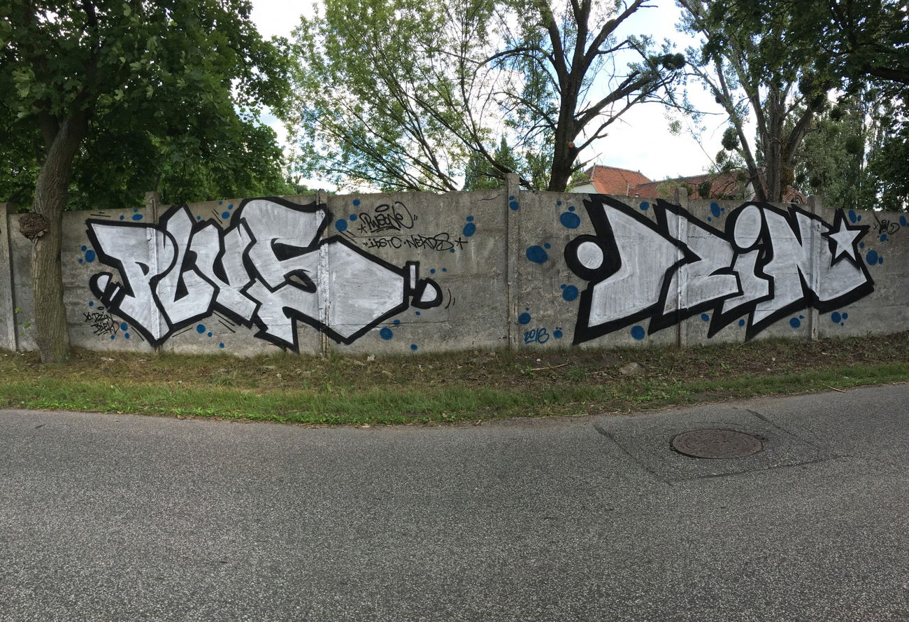 Graffiti Wall - Photo by plusone