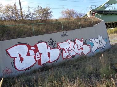 Graffiti Bombing - Photo by plusone