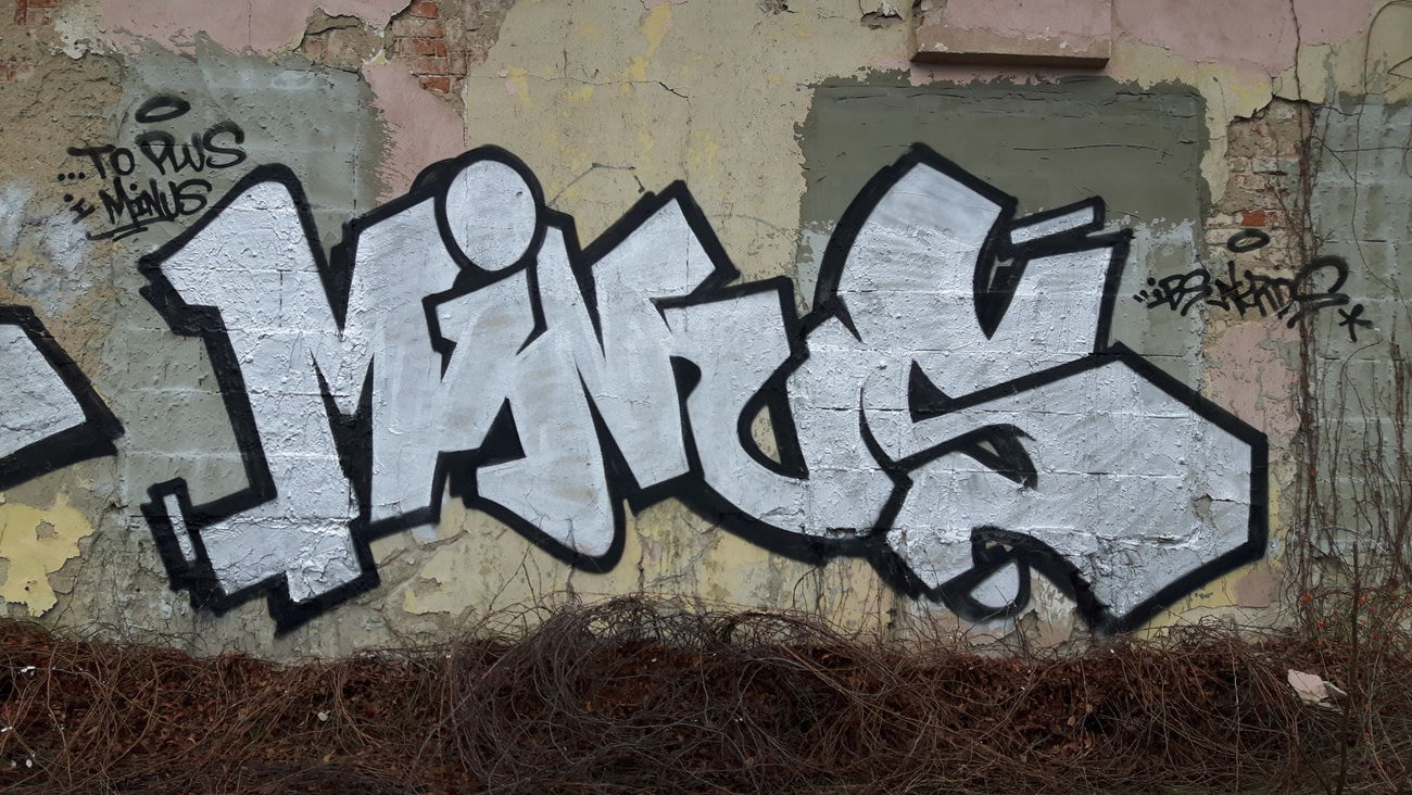 Graffiti Bombing - Photo by plusone