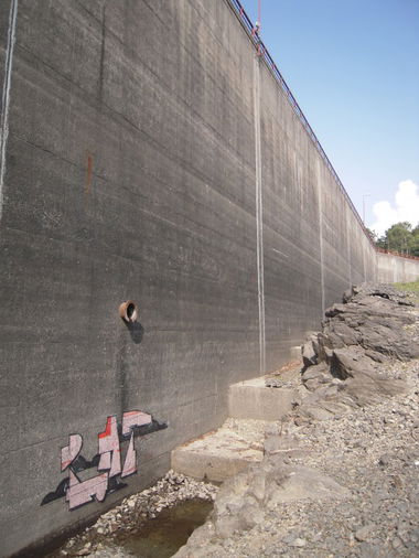 Graffiti Wall in Italy - Photo by poat