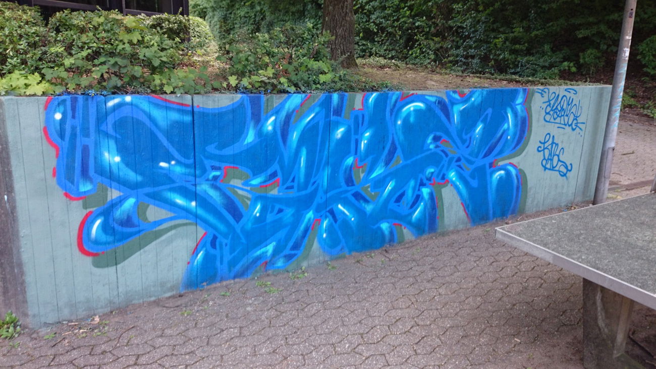 Graffiti Wall - Photo by pohsmarskabs - Mars