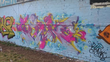 Graffiti Wall - Photo by pohsmarskabs - Ginko