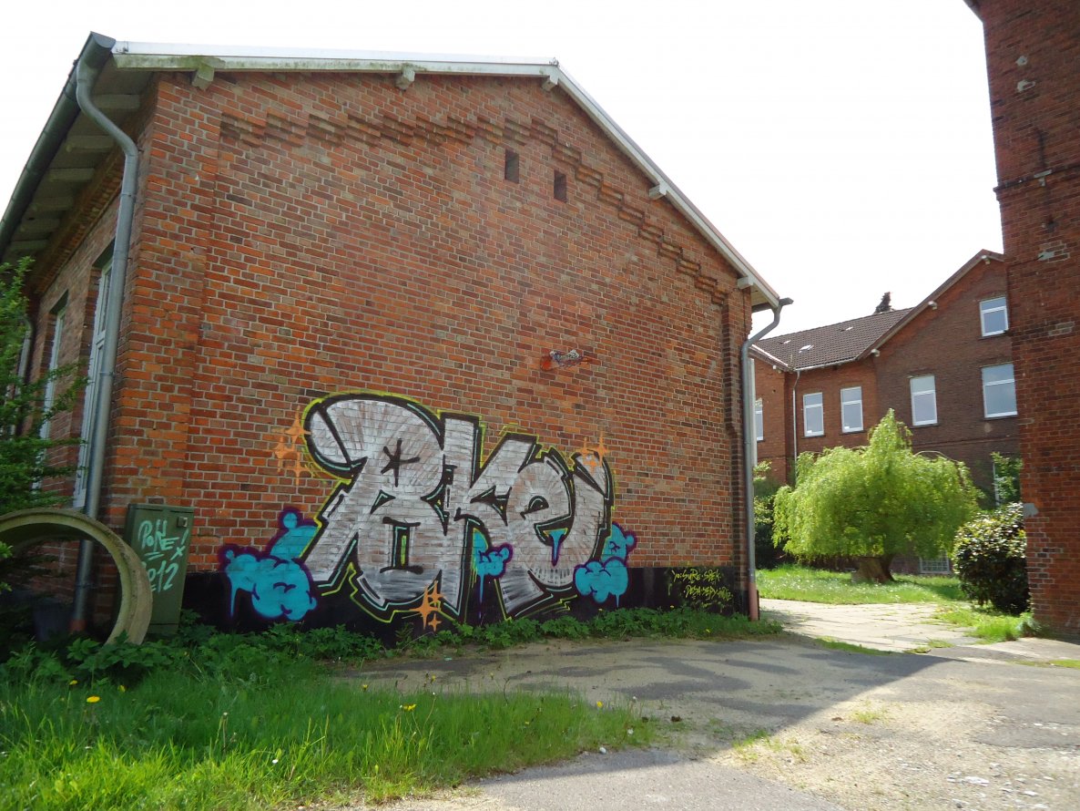 Graffiti Wall in Oldenburg - Photo by pokeoner - poke (2012)