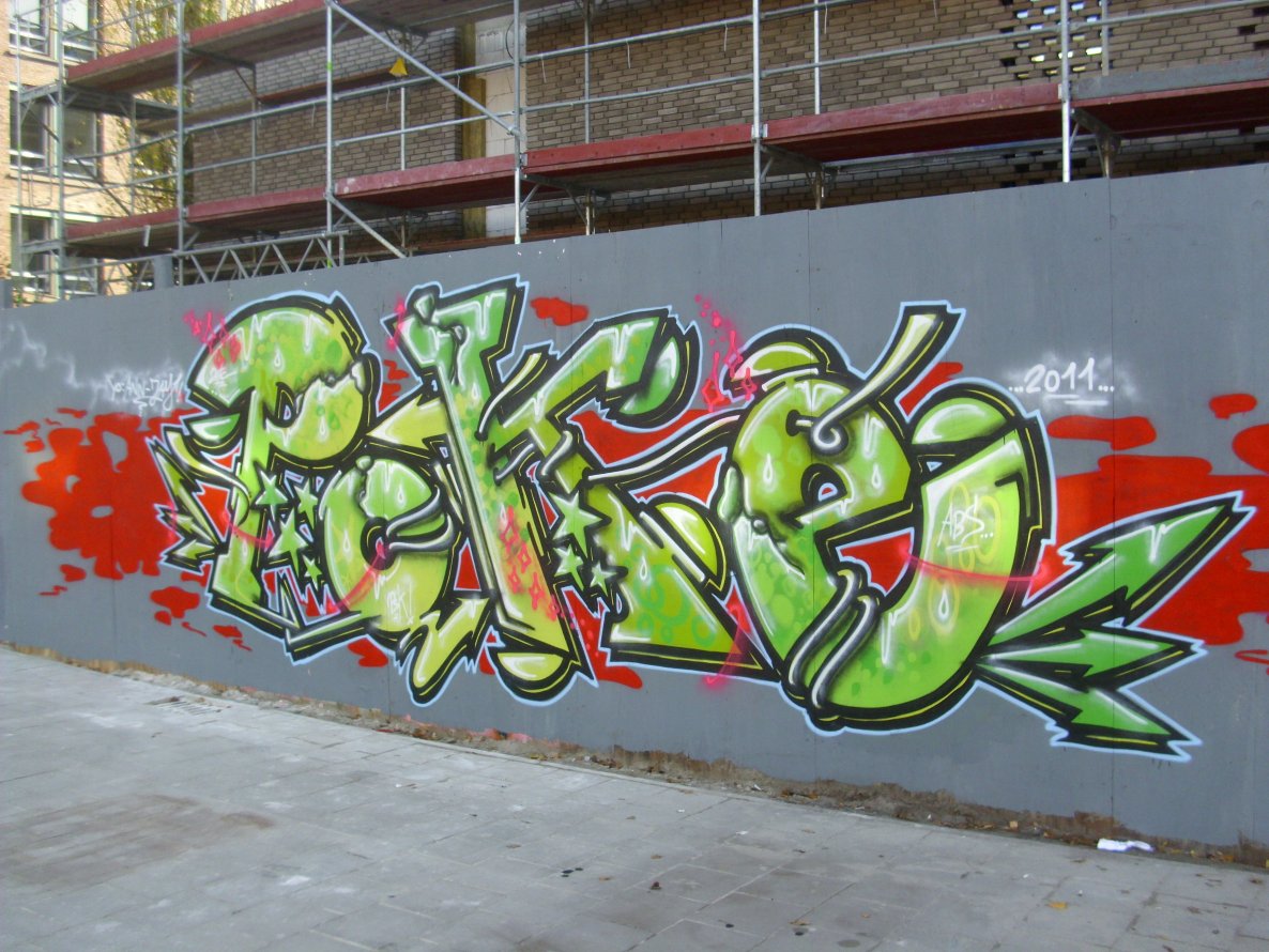 Graffiti Wall - Photo by pokeoner - poke (2011)