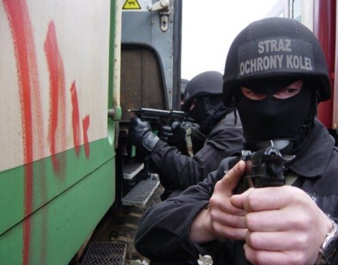 Graffiti Artwork - Photo by polandtrains