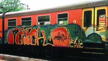 Graffiti Train - Photo by polskiezlote - bitch, ewc